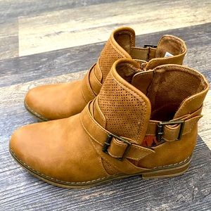 Size 6 Rocket Dog booties